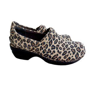 BOC Born Concept women's Peggy Clogs size 10 nursing leopard suede